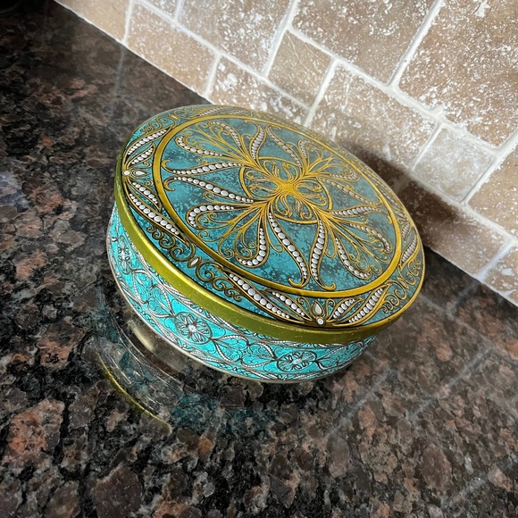 Vintage Blue and Gold Dahr Decorative Tin - Picture 1 of 6